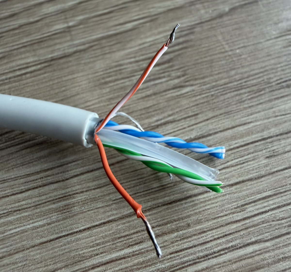 The end of the wires are covered in tin for
sturdiness